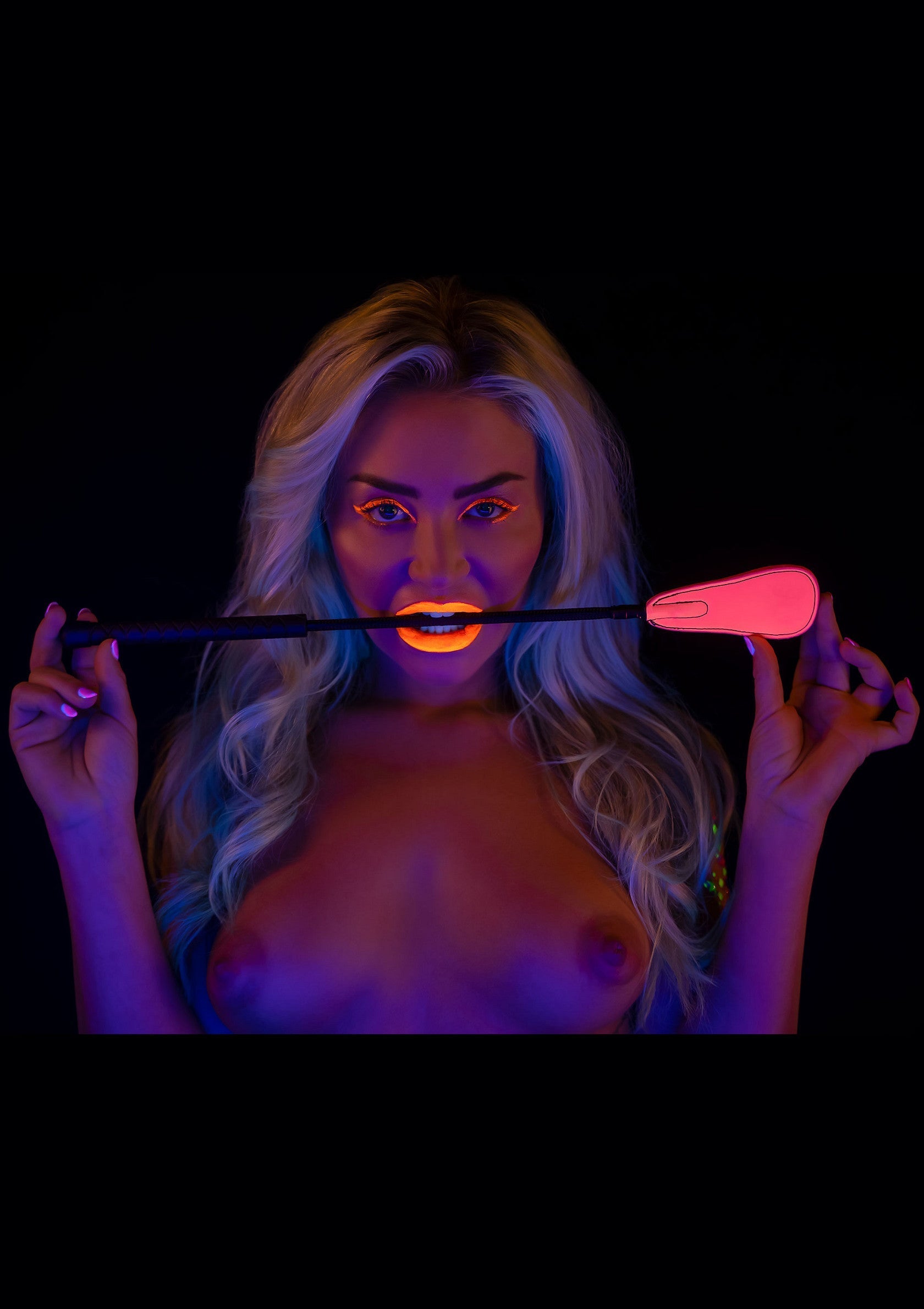 17208 taboom glow in the dark riding crop