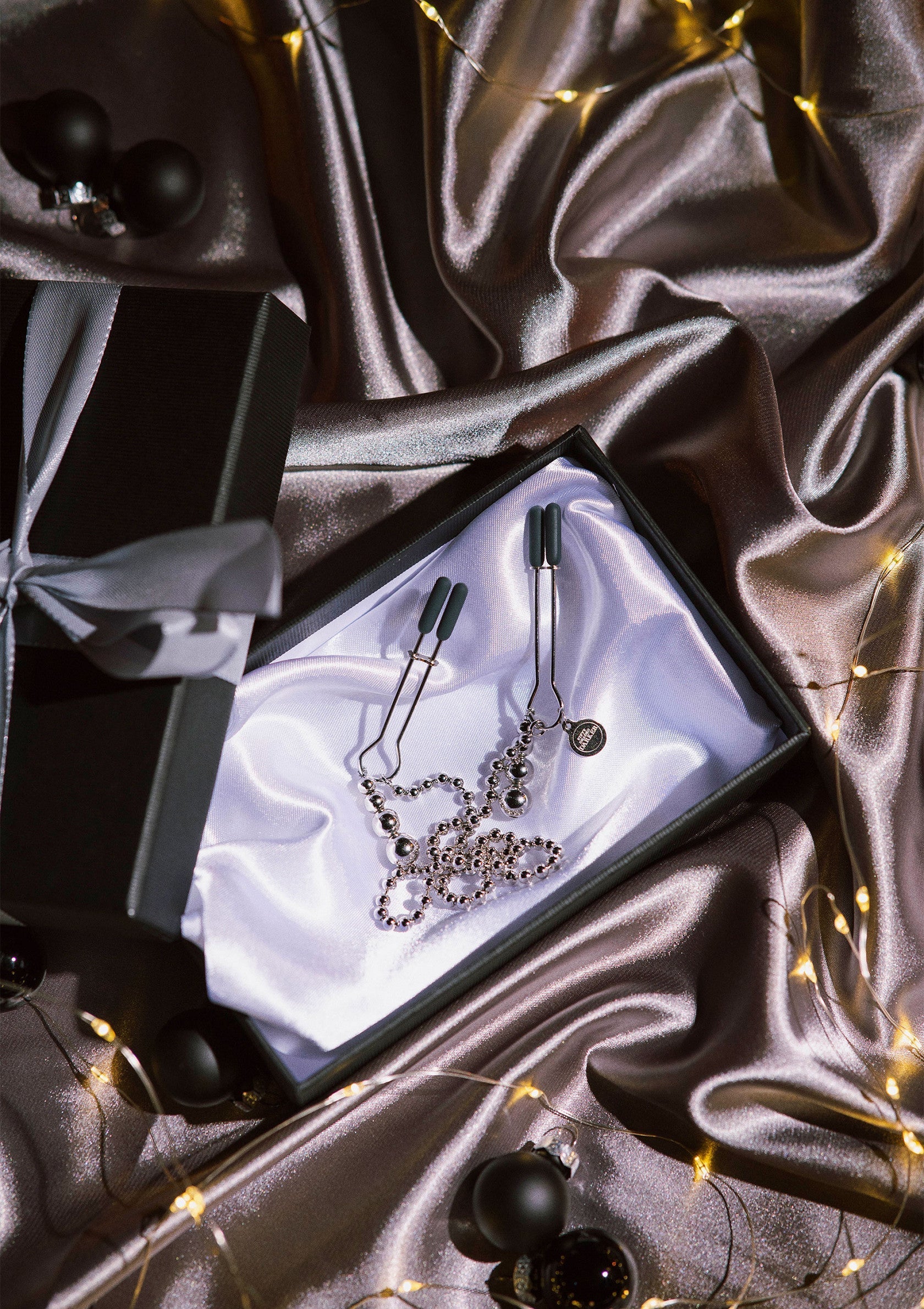 29042 fifty shades of grey chained nipple clamps