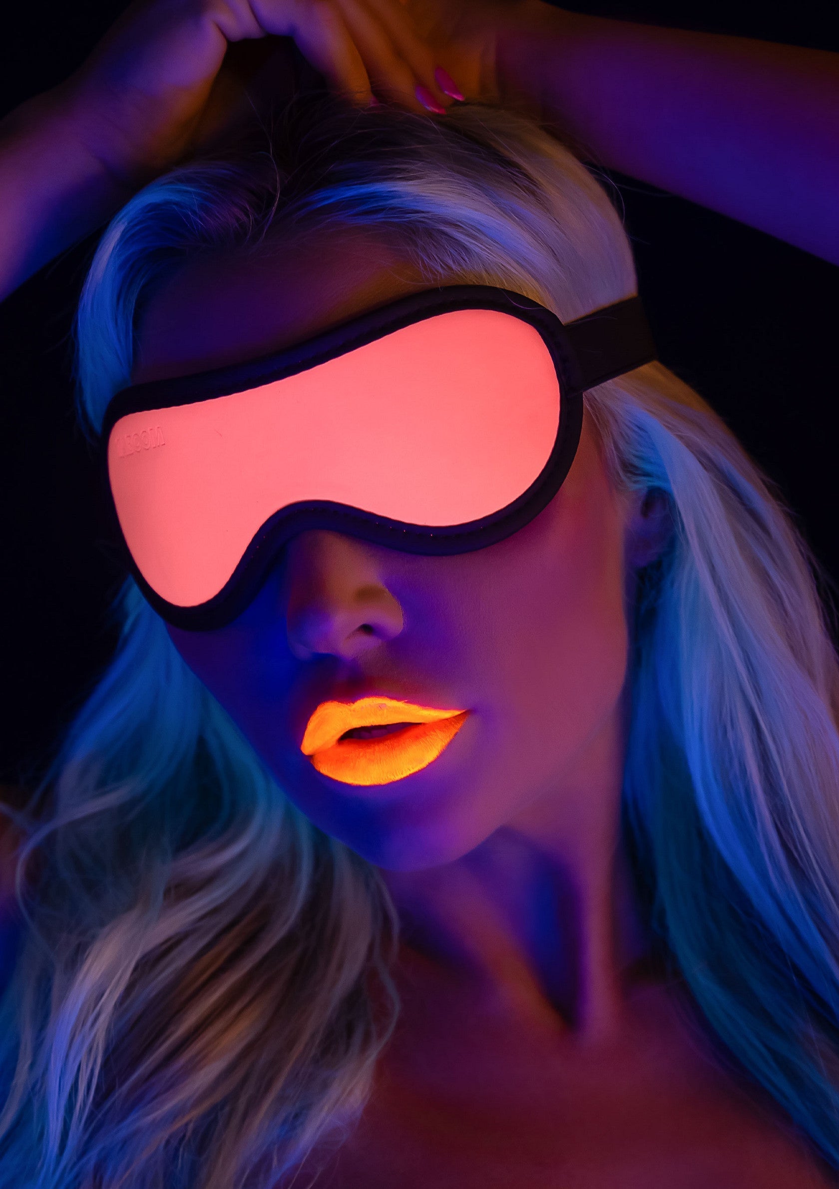 17202 taboom glow in the dark blindfold