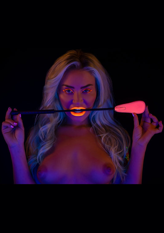 17208 taboom glow in the dark riding crop