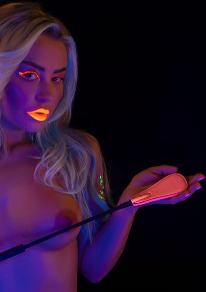 17208 taboom glow in the dark riding crop
