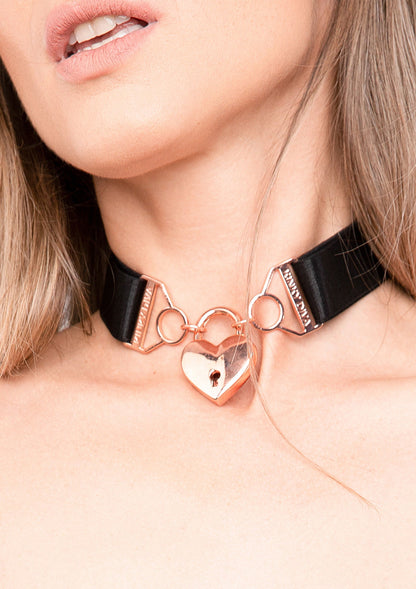 70817 kinky diva diva necklace plus heart